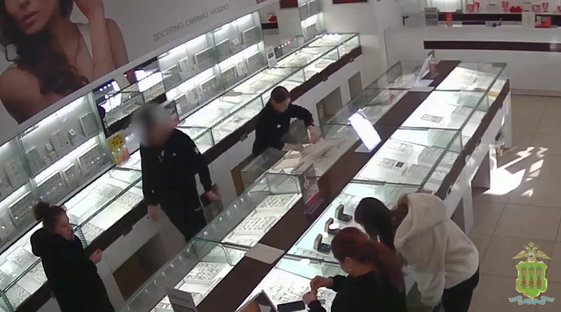 В Пензе поймали молодого человека, укравшего цепочку из ювелирного магазина