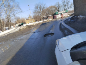 В Пензе на Бийской вместе со снегом сошел асфальт