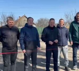 Виктор Кувайцев открыл новую скважину в подшефном Токмаке