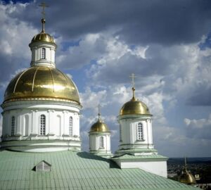 Митрополит Серафим совершил литургию в Спасском соборе в Родительскую субботу