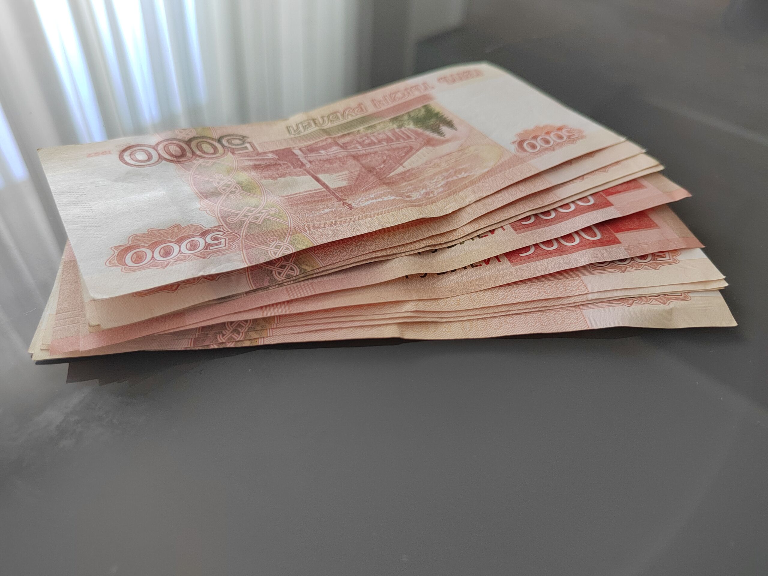 Налоговая и суд запретили выезд из России предпринимателю-должнику из Пензы