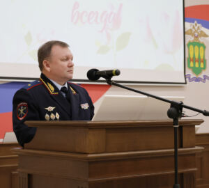 В Пензе Павел Гаврилин поздравил сотрудниц полиции с наступающим 8 Марта