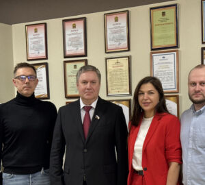 Депутат Госдумы Дмитрий Каденков оценил продукцию «Молкома» и обсудил с коллективом меры поддержки семей и молодежи