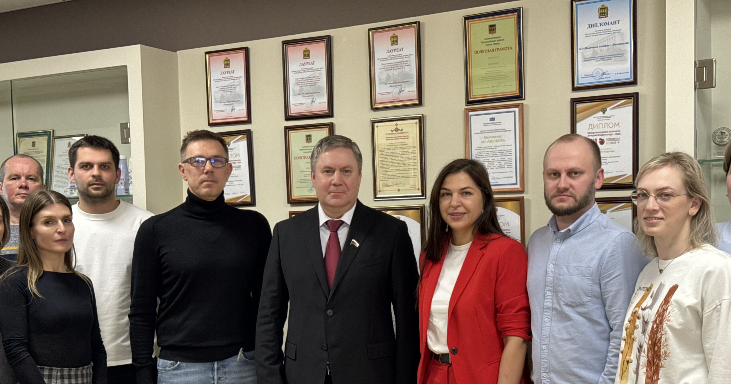 Депутат Госдумы Дмитрий Каденков оценил продукцию «Молкома» и обсудил с коллективом меры поддержки семей и молодежи