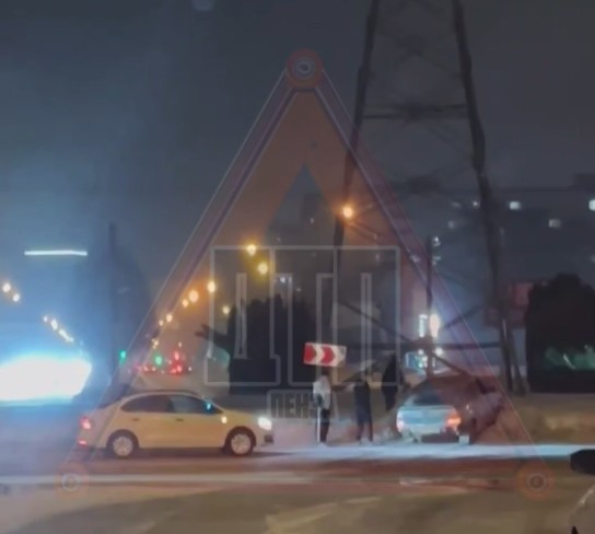 В Пензе водитель «ВАЗ» улетел в снег при попытке сократить дорогу