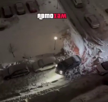 В Засечном пьяный водитель протаранил авто и «припарковался» на вершине сугроба