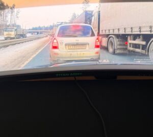 Дорога в Чемодановку встала в глухой пробке вечером 6 марта