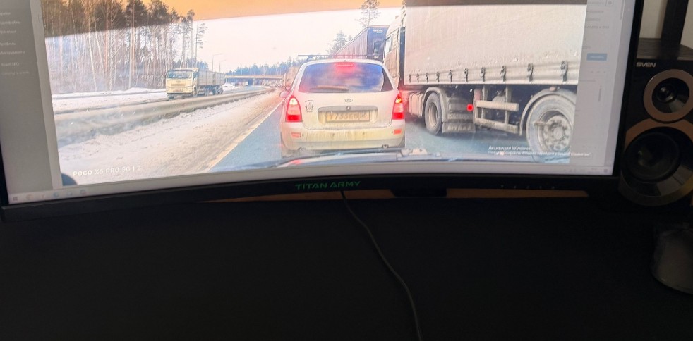 Дорога в Чемодановку встала в глухой пробке вечером 6 марта