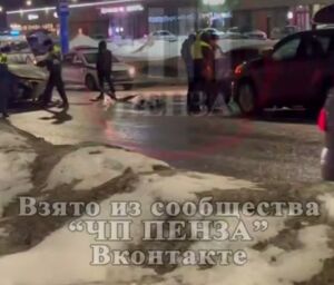 В Пензе на Гагарина легковушка спровоцировала массовую аварию