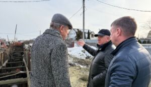 Александр Гришаев оценил ход работ на коллекторе и путепроводе в районе Ерика