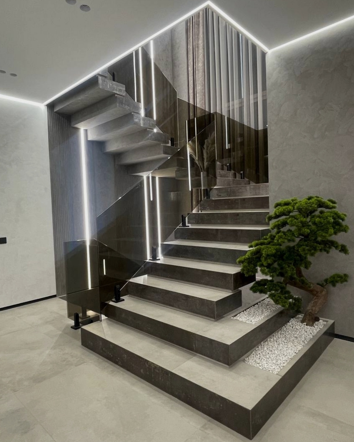 Завод NFG презентовал два знаковых проекта лестничных ограждений