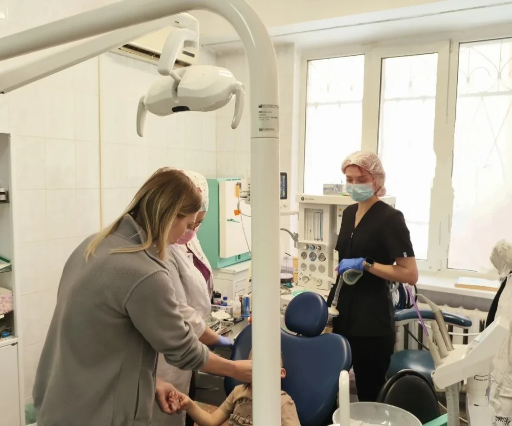 Больница Бурденко в Пензе возобновила лечение зубов особым детям во сне