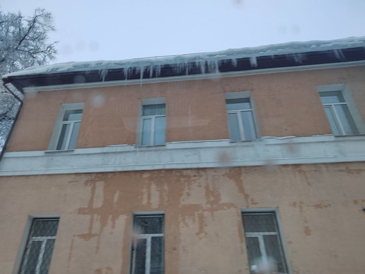 Жители Пензенской области за неделю 195 раза жаловались на наледь на крышах