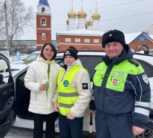 Полицейские необычно поздравили женщин-водителей