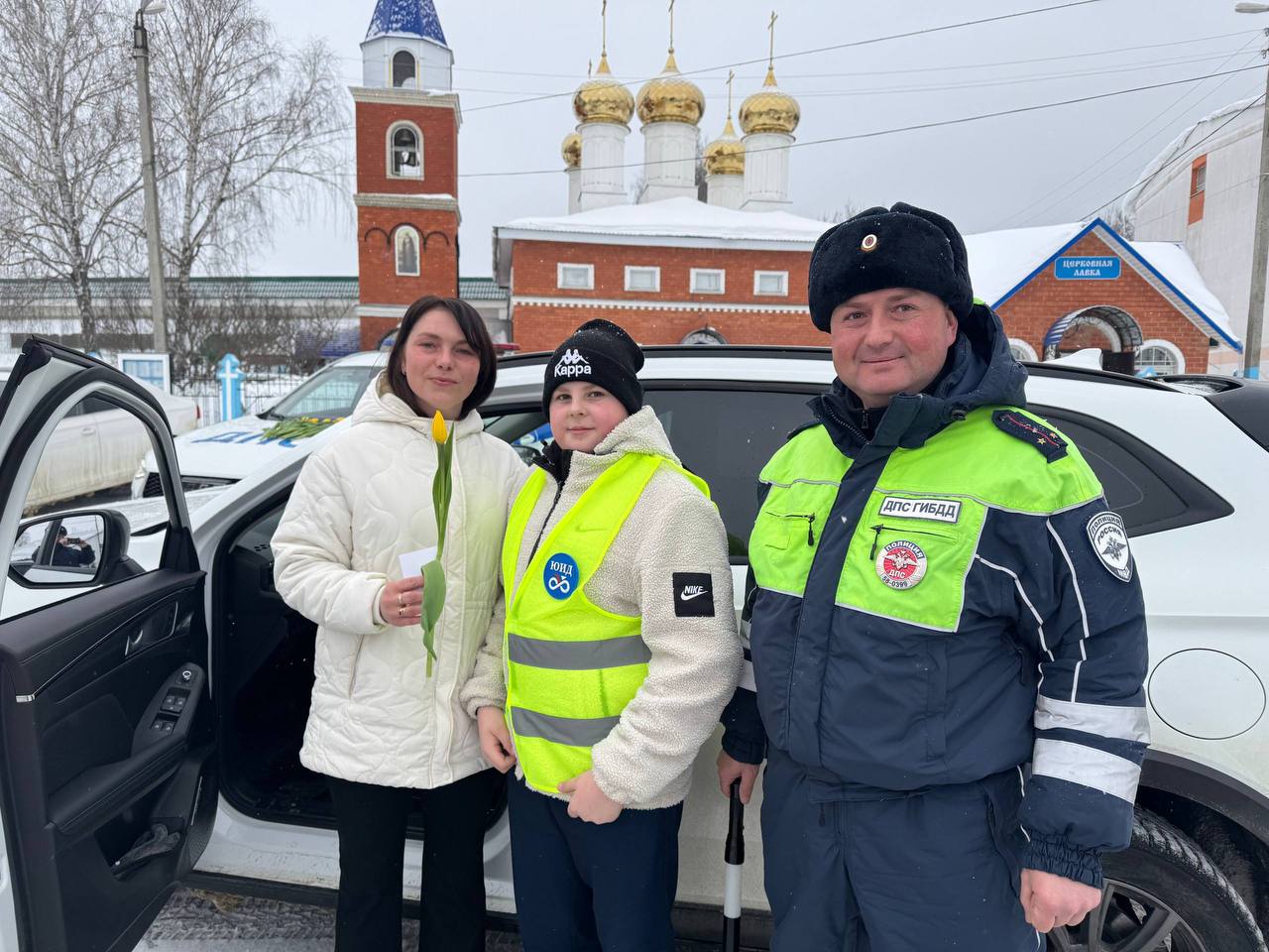 Полицейские необычно поздравили женщин-водителей