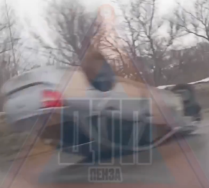 На М-5 в Пензе гонки легковушек закончились переворотом