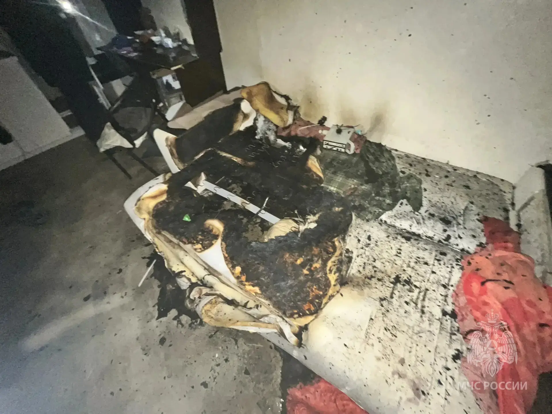 В Засечном на улице Изумрудной при пожаре в квартире погиб 59-летний мужчина