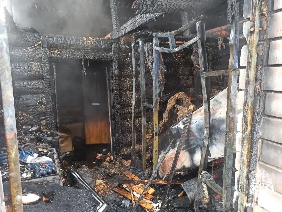 В Кузнецке на улице 8-я Линия сгорела баня