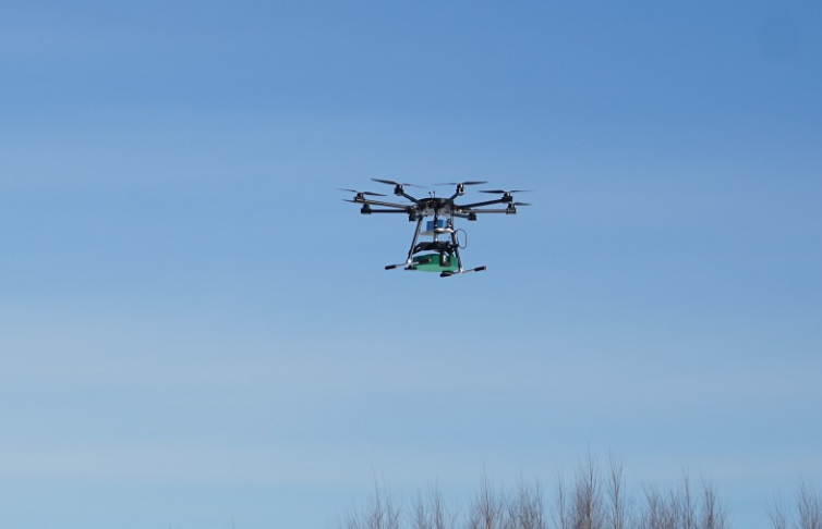 Студентов из Мокшана обучили работе с агродроном-гигантом