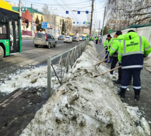 Более 130 сотрудников и 100 машин вышли на уборку Пензы 18 марта