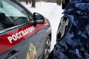 В Пензе подозрительные действия у банкомата привели к задержанию двух людей