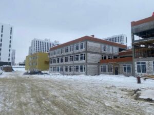 В Минстрое рассказали, как продвигается строительство новой школы в Лугометрии