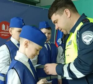 В Лунинском районе отметили 53-летие движения ЮИД посвящением школьников