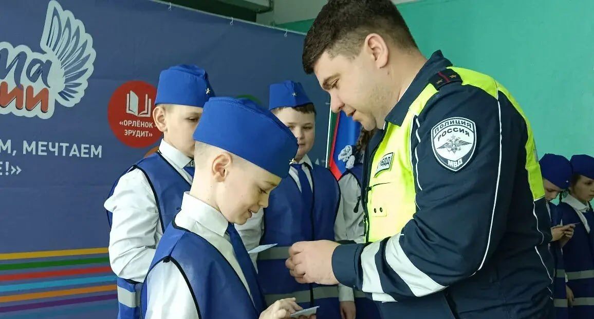 В Лунинском районе отметили 53-летие движения ЮИД посвящением школьников