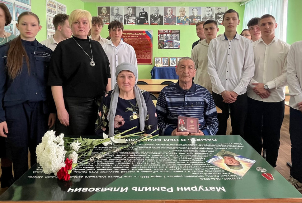 В Кузнецком многопрофильном колледже открыли «Парту Героя» в память о выпускнике