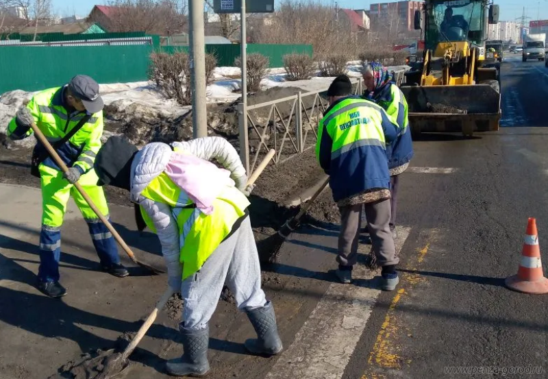 146 человек проводят уборку улиц Пензы 24 марта