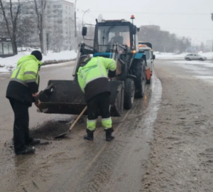 В Пензе 149 дорожников и 114 машин круглосуточно очищают город от снега и наледи