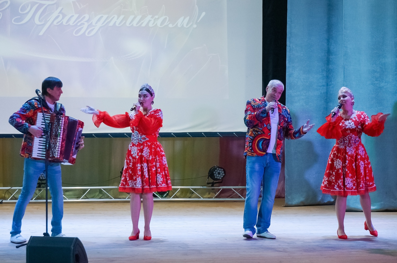 Около 300 человек посетили праздничный концерт в Башмаковском районе